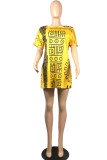 Желтое модное повседневное базовое платье-футболка с круглым вырезом и коротким рукавом с принтом