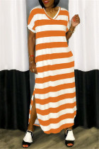 Orangefarbenes, lässiges, gestreiftes Kleid mit V-Ausschnitt und kurzen Ärmeln