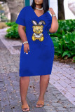 Vestido azul fashion casual personagem básico com decote em V solto