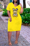 Gelber Mode-beiläufiger Charakter Basic V-Ausschnitt lockeres Kleid