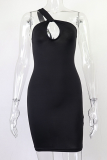 Svarta sexiga solida urholkade klänningar med pennkjol på en axel