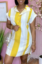 Желтое модное повседневное платье-рубашка в полоску с отложным воротником и принтом