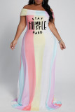 Vestido de manga corta con hombros descubiertos y estampado de letras de talla grande informal de moda multicolor