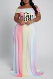 Vestido de manga corta con hombros descubiertos y estampado de letras de talla grande informal de moda multicolor
