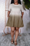 Hellbraunes, modisches, lässiges, kurzärmliges Kleid mit einfachem O-Ausschnitt und allmählichem Wechseldruck