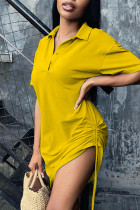 Vestido de manga corta con cuello vuelto y cordón de dibujo sólido casual de moda amarillo