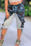 Legergroene mode, casual camouflageprint, patchwork, normale broek met middelhoge taille