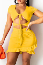 Vestido de manga corta con cuello en V de frenillo ahuecado sólido casual sexy amarillo