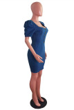 Светло-голубое модное повседневное однотонное базовое платье с квадратным воротником и короткими рукавами