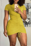 Желтое модное однотонное платье с круглым вырезом и короткими рукавами