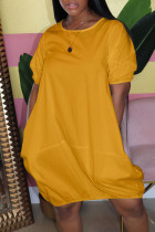 Желтое повседневное однотонное лоскутное платье-фонарик с круглым вырезом Платья больших размеров