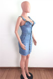 Светло-голубое модное сексуальное однотонное джинсовое платье на тонких бретелях с открытой спиной
