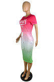 Hellgrünes, modisches, lässiges, allmählich wechselndes Briefdruck-Basic-Kleid mit O-Ausschnitt und kurzen Ärmeln