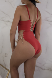 Rote, sexy, solide, ausgehöhlte Badebekleidung