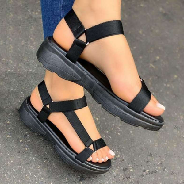 Sapatos de porta aberta de retalhos vazados pretos