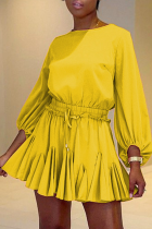 Желтые повседневные однотонные платья в стиле пэчворк с круглым вырезом и юбкой-торт