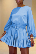 Vestidos de falda de pastel con cuello en O de patchwork sólido casual azul claro