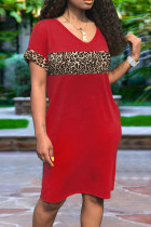 Красные повседневные платья в стиле пэчворк с V-образным вырезом и карманами