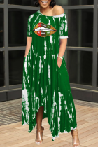 Grünes, lässiges Patchwork-Kleid mit unregelmäßiger Schulter und unregelmäßigem Print