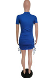 Темно-синее модное повседневное платье с буквенным принтом и завязками на половину водолазки с коротким рукавом