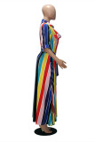 Vestido longo multicolorido com estampa listrada e gola virada para baixo