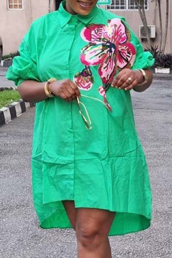 Зеленое повседневное платье-рубашка с отложным воротником и принтом Платья больших размеров