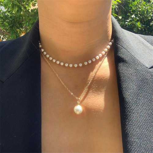 Collier double couche en or avec pendentif en perles et chaîne en perles