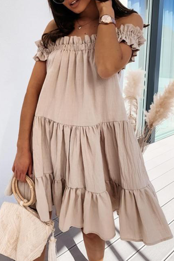 Платье-юбка цвета хаки с милой однотонной лоскутной оборкой и открытыми плечами