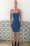 Светло-голубое модное сексуальное джинсовое платье в горошек с открытой спиной на тонких бретелях