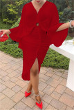 Vestidos de manga larga con cuello en V asimétrico con pliegues ahuecados sólidos de moda roja