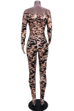 Macacão skinny com estampa de leopardo estampado vazado no ombro