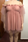 ピンクのカジュアルなソリッドメッシュオフショルダーの不規則なドレスドレス
