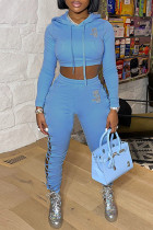 ブルー ファッション カジュアル プリント包帯中空アウト フード付きカラー長袖 XNUMX 部分