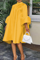 Желтые повседневные однотонные платья с оборками и юбкой-торт с круглым вырезом