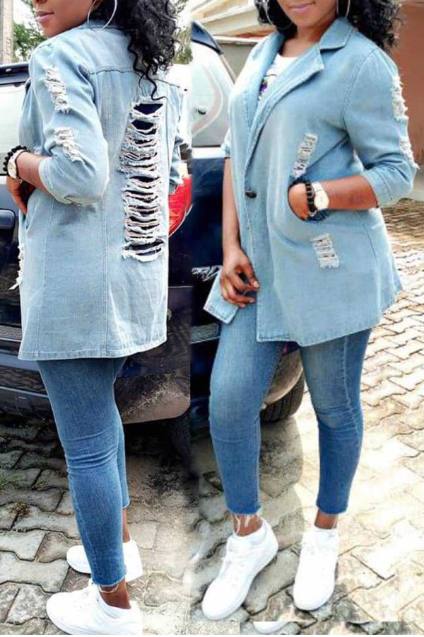 Giacca di jeans dritta a tre quarti con colletto rovesciato patchwork strappato tinta unita azzurra