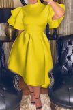 黄色のセクシーなカジュアルなソリッドフラウンスハーフタートルネックケーキスカートドレス