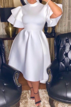 Vestidos de falda de pastel de cuello alto con volante sólido casual sexy blanco