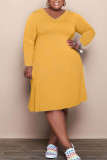 Earth Yellow Fashion Casual Solid Basic V-Ausschnitt Langarm Kleider in Übergröße