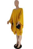 Gelbe Art und Weise beiläufige Patchwork-Taschen-asymmetrische O-Ansatz-Langarm-Kleider
