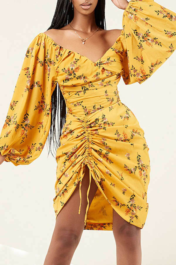 Gelbes, sexy bedrucktes Patchwork-Kleid mit Kordelzug, asymmetrischem V-Ausschnitt und bedruckten Kleidern