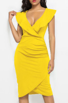 Vestidos de falda de un solo paso con cuello en V y patchwork liso sexy de moda amarilla