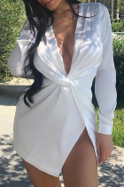 Vestidos de saia enrolados de retalhos sólidos sexy de moda branca com decote em V