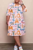 Lichtroze Mode Casual Letterprint Basic O-hals Lange mouw Grote maten jurken