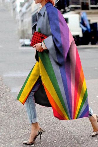 Prendas de abrigo con cuello vuelto y retazos con estampado de camuflaje callejero de color arcoíris