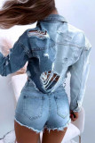 Die Cowboy-blaue, modische, lässige, zerrissene Patchwork-Jeansjacke mit Umlegekragen und langen Ärmeln
