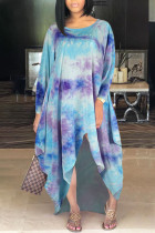 Himmelblaues, lässiges Batik-Patchwork-Kleid mit asymmetrischem O-Ausschnitt und unregelmäßigem Print