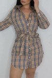 Модное повседневное платье-рубашка в клетку цвета хаки с отложным воротником