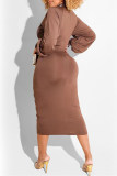 Vestidos de manga larga con cuello con cremallera y parches lisos informales de moda marrón