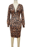 Vestidos de saia de uma etapa com estampa de leopardo e estampa sexy patchwork dobrável com decote em V