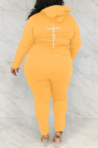 Cuello con capucha básico con estampado casual de moda amarillo Tallas grandes Dos piezas